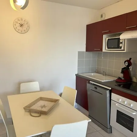 Apartment 2 Pieces Avec Terrasse Et Parking Prive, Proche Centre Et - Fr-1-229d-131