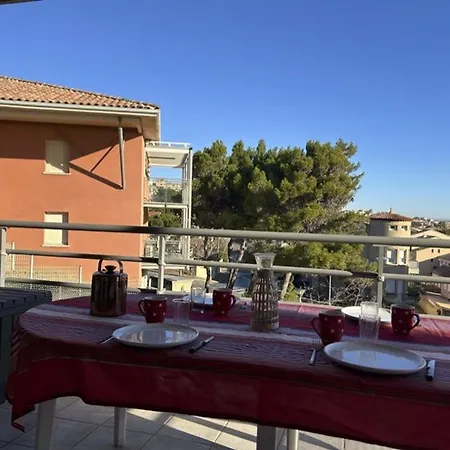 Apartment 2 Pieces Avec Terrasse Et Parking Prive, Proche Centre Et - Fr-1-229d-131 *